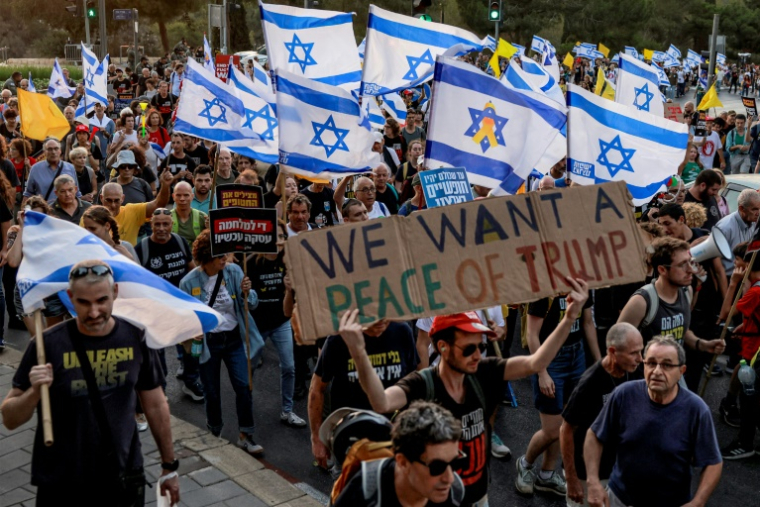 Des Israéliens manifestent à Jérusalem pour appeler à un cessez-le-feu à Gaza et à la libération des otages, le 3 septembre 2025 ( AFP / Menahem Kahana )