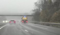 Météo hivernale en France : fine couche de neige sur l'autoroute A41