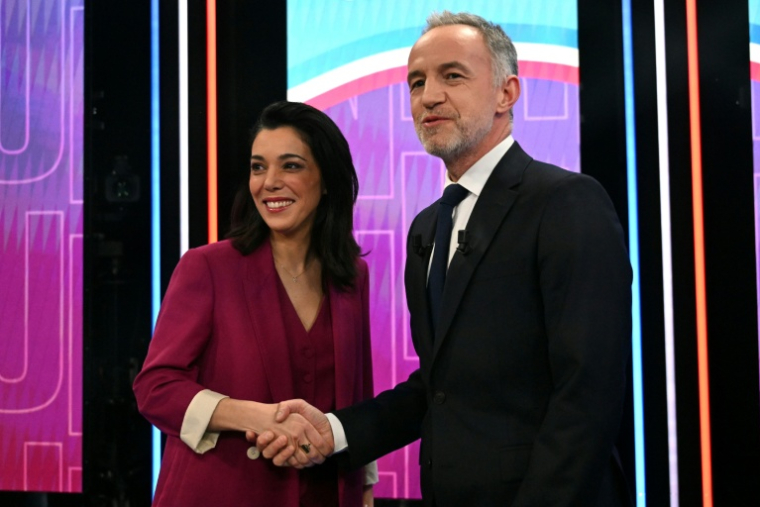 Les candidats à la mairie de Paris Sophia Chikirou (LFI) et Emmanuel Grégoire, candidat de la gauche hors LFI, lors d'un débat organisé par la chaîne BFMTV à Paris, le 18 mars 2026  ( AFP / Bertrand GUAY )