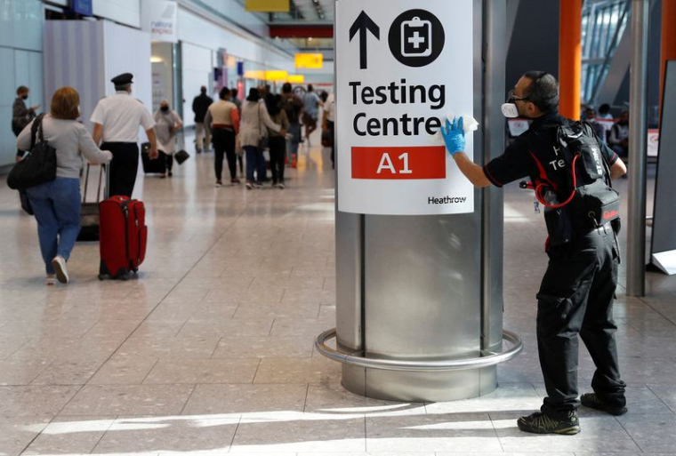 LA GRANDE-BRETAGNE N'EXIGERA PLUS DE TESTS POUR LES VOYAGEURS BRITANNIQUES ENTIÈREMENT VACCINÉS, RAPPORTE THE TIMES