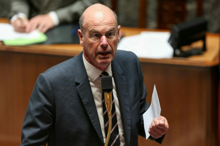 Le ministre de l'Economie, Eric Lombard, ici à l'Assemblée nationale le 3 juin 2025, a estimé dimanche que ce n'était pas "le bon moment" d'introduire une part "obligatoire" de capitalisation dans le système des retraites. ( AFP / Thomas SAMSON )