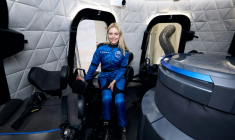 Cette photo obtenue le 20 décembre 2025 auprès de Blue Origin montre Michaela Benthaus lors d'un entraînement à bord de la fusée New Shepard NS-37, à Van Horn, au Texas ( BLUE ORIGIN / Handout )