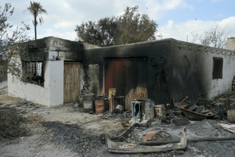 Une maison détruite dans l'incendie qui a tué 12 personnes dans le sud de l'Espagne, le 12 juillet 2026 à Almocaizar, dans la province d'Almeria, en Andalousie ( AFP / Jose JORDAN )