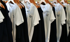 Les uniformes des élèves de l'école primaire Aigueperse de Limoges, le 30 août 2024 ( AFP / PASCAL LACHENAUD )