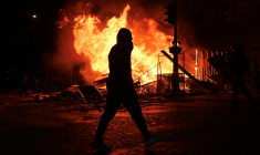 Incendie boulevard Haussmann à Paris lors des violences après la manifestation contre la "vie chère", le 17 octobre 2026 ( AFP / Guillaume Saligot )