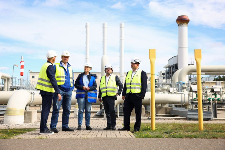 LA SUISSE ET LA FINLANDE VIENNENT EN AIDE AUX PRODUCTEURS D'ÉLECTRICITÉ