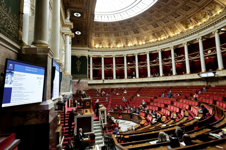 Des députés débattent à l'Assemblée nationale, à Paris, le 11 février 2026 ( AFP / STEPHANE DE SAKUTIN )