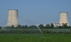 La centrale nucléaire de Golfech, dans le Tarn-et-Garonne (Occitanie), le 23 juin 2026, au lendemain de l'arrêt du réacteur 2 en raison de fortes chaleurs. ( AFP / LIONEL BONAVENTURE )