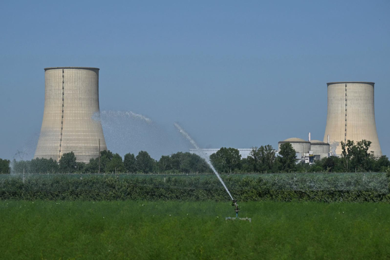 La centrale nucléaire de Golfech, dans le Tarn-et-Garonne (Occitanie), le 23 juin 2026, au lendemain de l'arrêt du réacteur 2 en raison de fortes chaleurs. ( AFP / LIONEL BONAVENTURE )