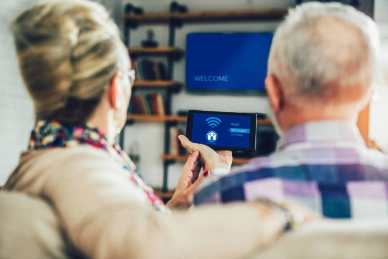 SmartHab : pour le maintien des séniors à domicile / iStock.com - Jovanmandic