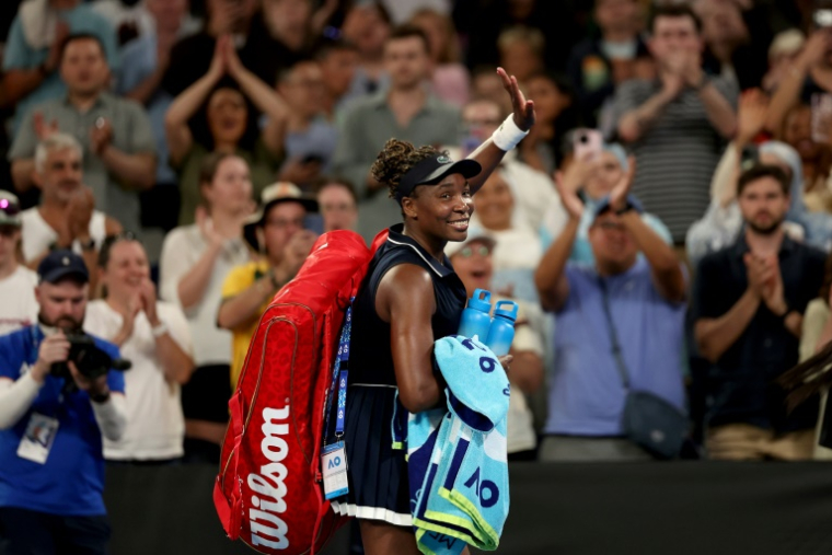 La quadragénaire américaine Venus Williams, battue par la Serbe Olga Danilovic à l'Open d'Australie, le 18 janvier 2026  ( AFP / Martin KEEP )