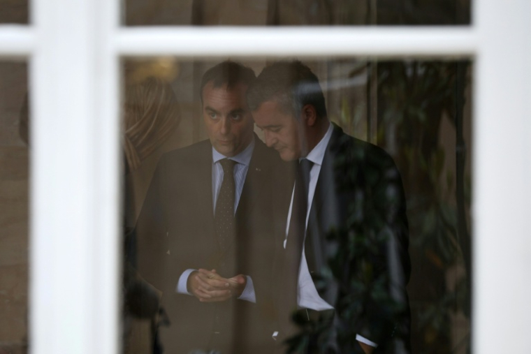 Le Premier ministre Sébastien Lecornu (G) et le ministre de la Justice Gérald Darmanain (D) à Matignon le 5 juin 2026 ( AFP / SIMON WOHLFAHRT )