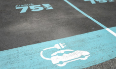 Des bornes de recharge pour voitures électriques à Toulouse, dans le sud-ouest de la France, le 17 juillet 2023 ( AFP / CHARLY TRIBALLEAU )