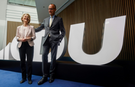 La présidente de la Commission européenne Ursula von der Leyen et le chancelier allemand Friedrich Merz, à Berlin, le 10 juin 2024 ( AFP / Odd ANDERSEN )