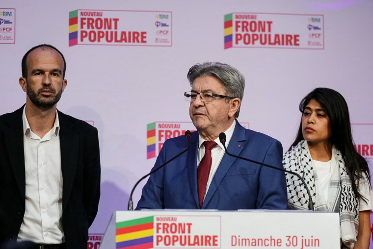 Manuel Bompard, Jean-Luc Mélenchon et Rima Hassan à Paris, le 30 juin 2024. ( AFP / DIMITAR DILKOFF )