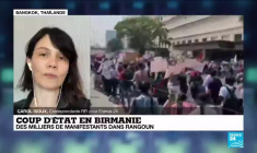 Coup d'Etat en Birmanie : les manifestants bloquent la circulation pour empêcher la répression