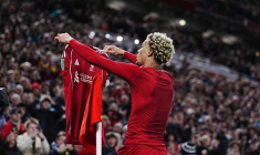 Hugo Ekitike : une célébration pas très cérébrale