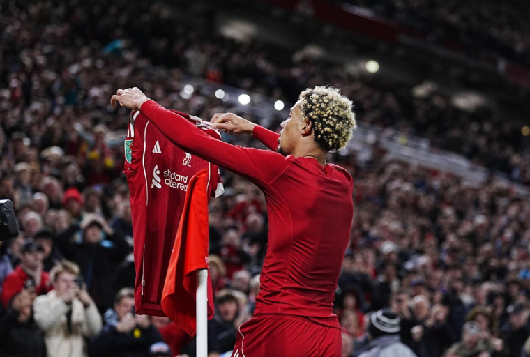 Hugo Ekitike : une célébration pas très cérébrale