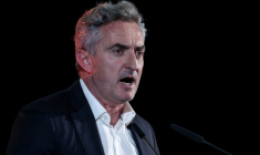 Le sénateur français d'extrême droite, Stéphane Ravier, s'exprime lors d'une réunion du parti "Reconquête!" à Palavas-les-Flots, dans l'Hérault, le 6 avril 2024 ( AFP / Pascal GUYOT )