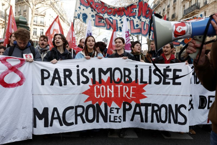Photo des étudiants lors de la cinquième journée d'action contre la réforme des retraites en France