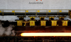 ROME VEUT REPORTER LE TRANSFERT DE L'ACIÉRIE ILVA À ARCELORMITTAL