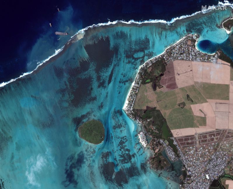 LA FRANCE REDOUTE UNE POLLUTION À LA RÉUNION APRÈS L'ÉCHOUEMENT À MAURICE