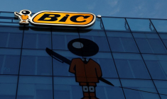 Le logo BIC au siège de la société à Clichy près de Paris