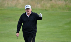 Le président américain Donald Trump joue au glof à Turnberry en Ecosse, le 26 juillet 2025 ( AFP / ANDY BUCHANAN )