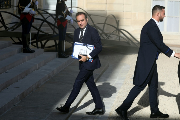 Le Premier ministre Sébastien Lecornu arrive à l'Elysée, le 18 septembre 2026 à Paris ( AFP / Thomas SAMSON )