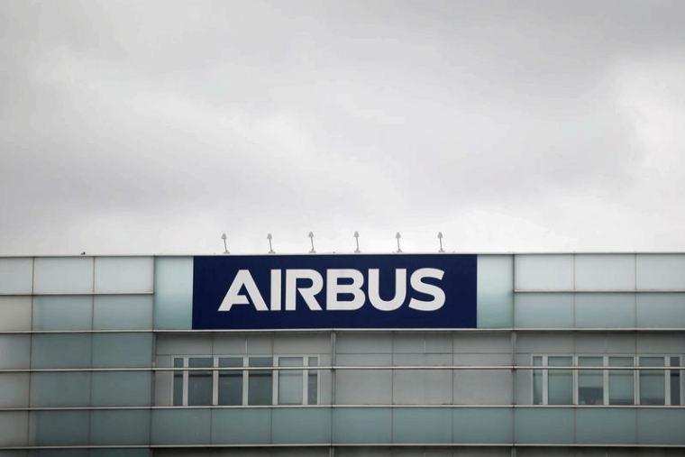 LES SALARIÉS D'AIRBUS EN GRÈVE À TOULOUSE CONTRE LES SUPPRESSIONS DE POSTES