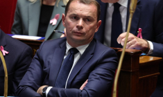 Pour le ministre du Travail Olivier Dussopt, "le climat a changé, mais il serait absolument terrible (...) que des hommes et des femmes qui travaillent quotidiennement (...) soient les victimes d'un climat terroriste qui ne les concerne pas".  ( AFP / THOMAS SAMSON )