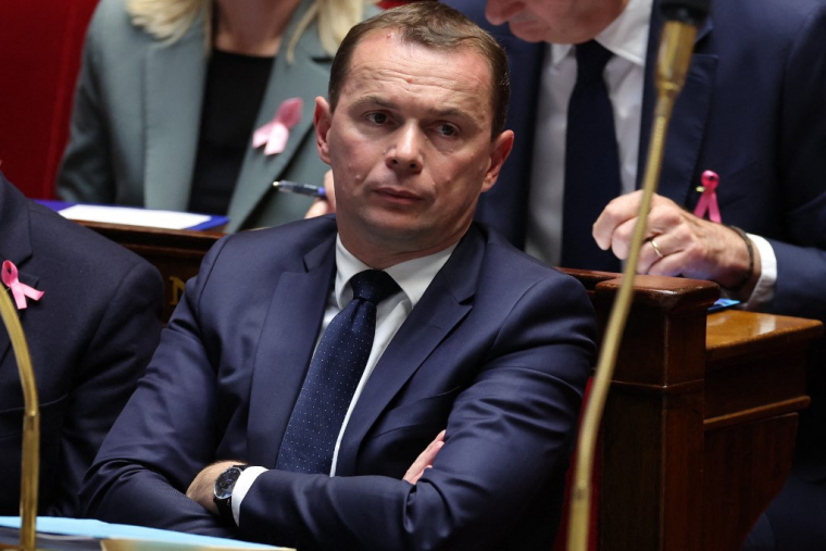 Pour le ministre du Travail Olivier Dussopt, "le climat a changé, mais il serait absolument terrible (...) que des hommes et des femmes qui travaillent quotidiennement (...) soient les victimes d'un climat terroriste qui ne les concerne pas".  ( AFP / THOMAS SAMSON )