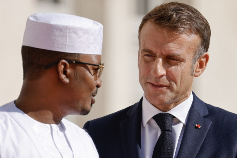 Mahamat Idriss Déby et Emmanuel Macron à Villers-Cotterêts, le 4 octobre 2024. ( AFP / LUDOVIC MARIN )