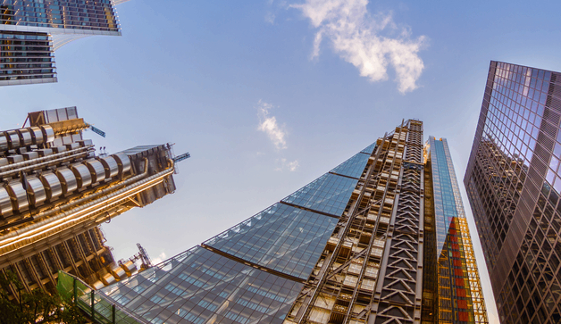 Pour les investisseurs, les multinationales semblent souvent avoir perdu leur nationalité. Mais l'origine d'une entreprise reste un composant fondamental de son identité, explique Bertrand Jacquillat.