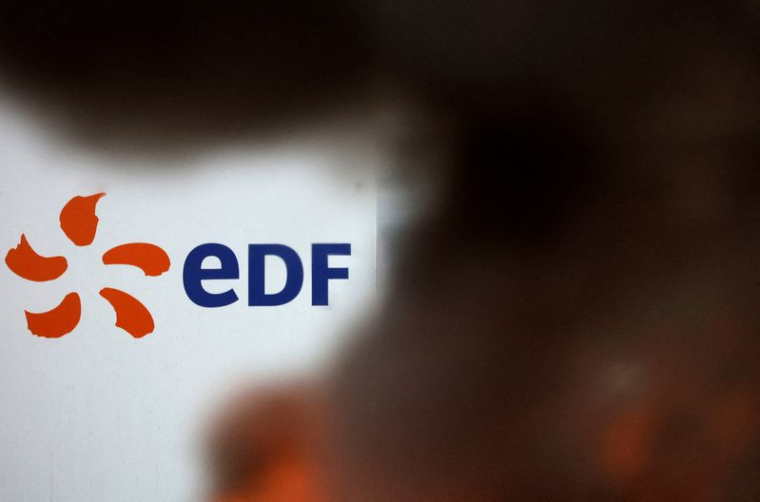 FRANCE: LA GRÈVE CHEZ EDF SUIVIE PAR PRÈS D'UN SALARIÉ SUR DEUX