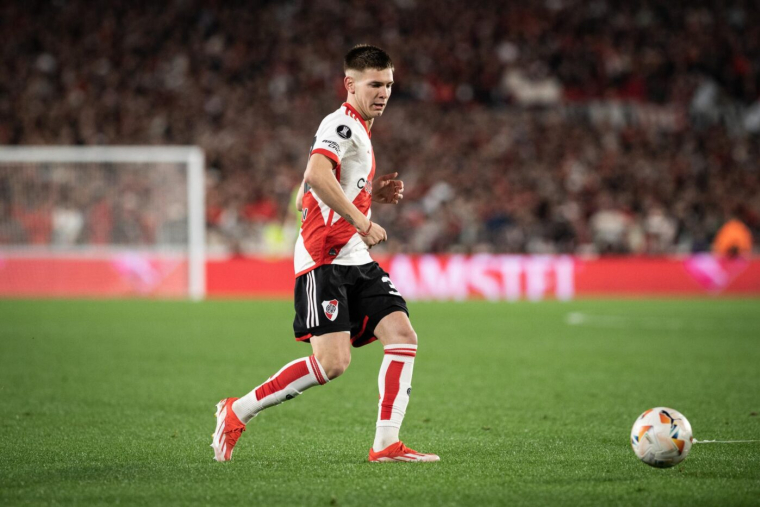 Avec un magnifique coup franc de Franco Mastantuono, River Plate remporte le Superclásico