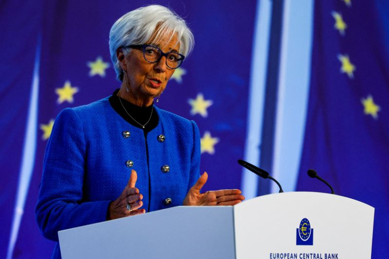 Lagarde, présidente de la BCE, s'adresse aux médias à Francfort