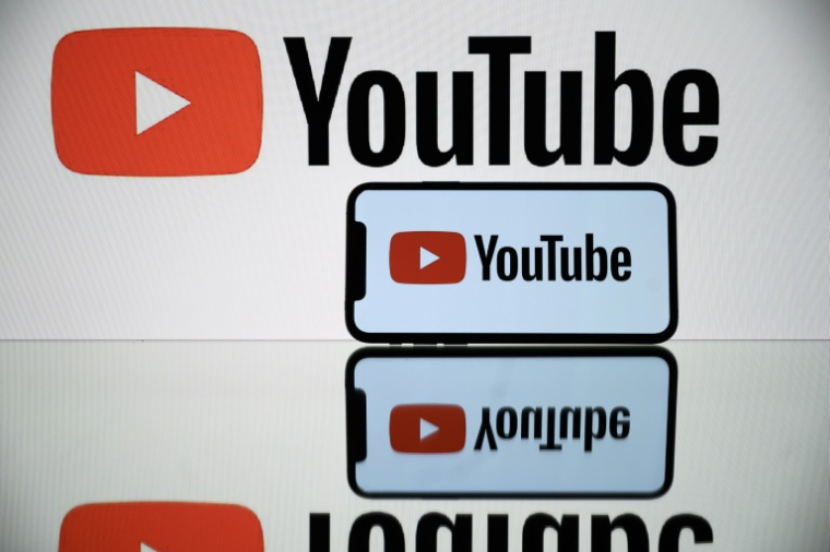YouTube a présenté mardi de nouveaux outils de création de contenu sur sa plateforme grâce à l'intelligence artificielle (IA), notamment la génération ou l'édition de vidéos ( AFP / Lionel BONAVENTURE )