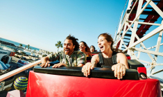 Découvrez 6 parcs d’attractions à taille humaine pour se divertir en famille sans casser sa tirelire. ( crédit photo : Getty Images )