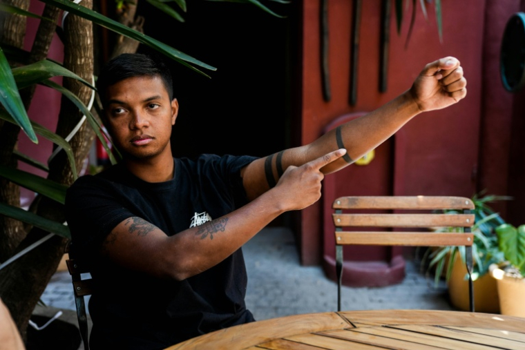 Elliot Randriamandrato, porte-parole du mouvement de la génération Gen Z, durant une interview à Antananarivo le 16 octobre 2025 ( AFP / Mamyrael )