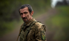 Un soldat ukrainien dans la région de Kharkiv