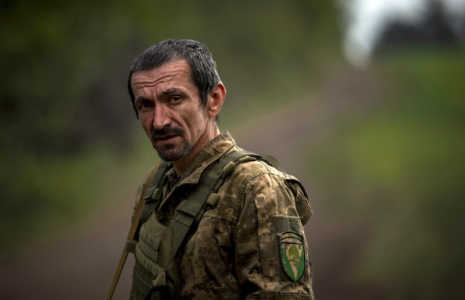 Un soldat ukrainien dans la région de Kharkiv