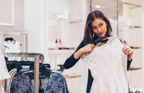 Des sites proposent de louer des vêtements haut de gamme pour être chic sans se ruiner! ( crédit photo : Getty Images )