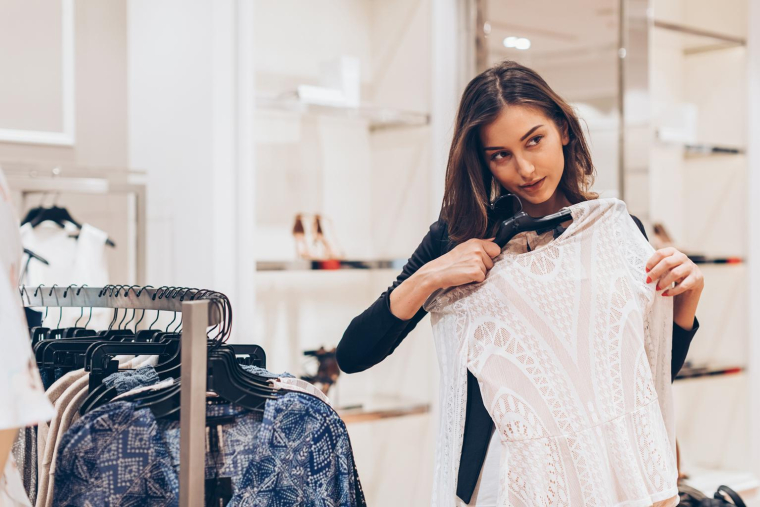 Des sites proposent de louer des vêtements haut de gamme pour être chic sans se ruiner! ( crédit photo : Getty Images )