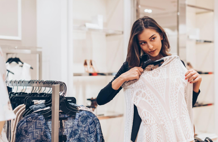 Des sites proposent de louer des vêtements haut de gamme pour être chic sans se ruiner! ( crédit photo : Getty Images )