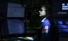Un opérateur à la Bourse de New York, le 2 juin 2025 ( AFP / ANGELA WEISS )