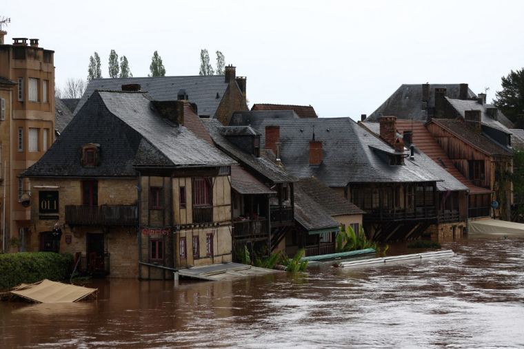Une rue inondée à Montignac. (illustration) ( AFP / ROMAIN PERROCHEAU )