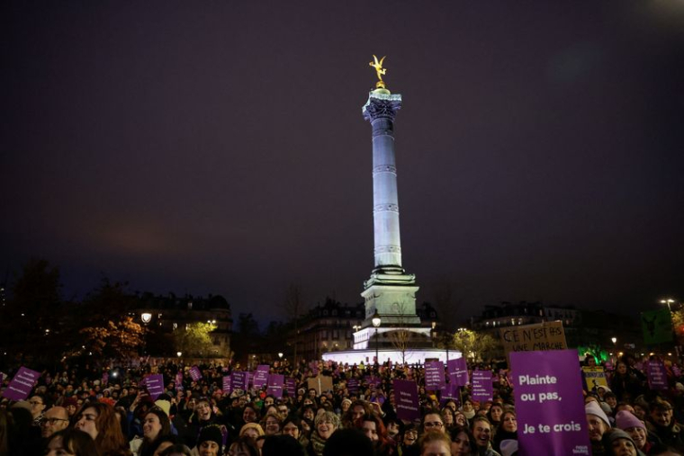 Manifestation à l'occasion de la Journée internationale pour l'élimination de la violence à l'égard des femmes, à Paris
