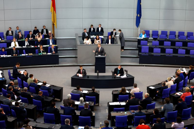 ALLEMAGNE: LES DÉPUTÉS APPROUVENT LA "REFONDATION" MILITAIRE DE 100 MILLIARDS D'EUROS