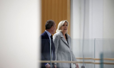 La dirigeante de l'extrême droite française, Marine Le Pen, est jugée pour avoir prétendument détourné des fonds de l'UE